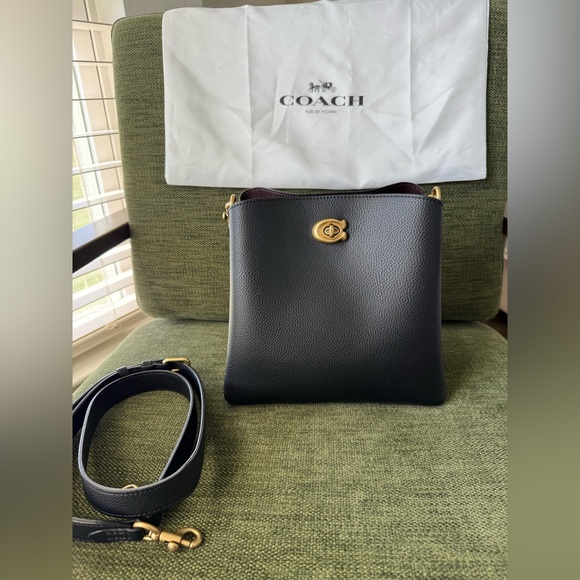 Coach Willow Bucket Bag in Black Leather with Gold Hardware - Picture 2 of 8